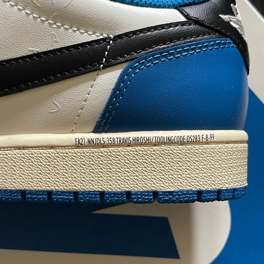 Jordan 1  retro style with Travis Scott - Picture 6 of 8